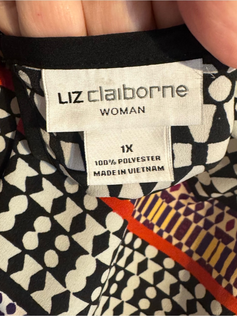 LIZ CLAIBORNE   Black, Red & Cream Geometric Sleeveless Top  PLUS: 1X   #Z - Picture 9 of 9